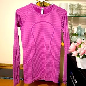 Lululemon Women’s top